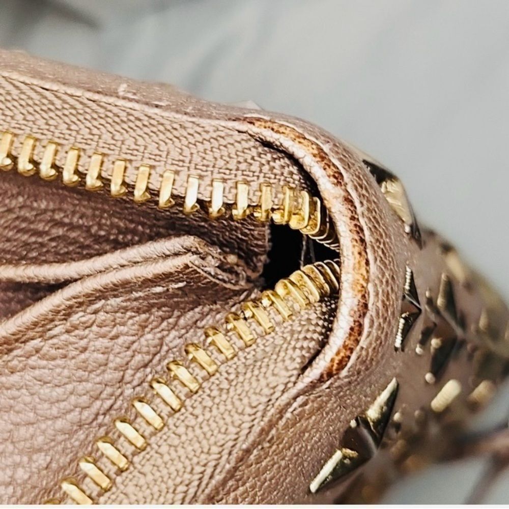 Jimmy Choo Taupe Gold Star-Studded Zip Around Long Wallet Authentic - Picture 16 of 17